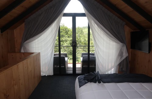 Monterrey Cottage | Unique Romantic Cabin With hot tub Surrounded by Forest, near La Fortuna