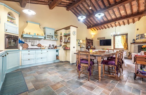 Murlo House | Holiday Home 'Dimora Della Miniera Di Murlo' with Private Terrace and Wi-Fi