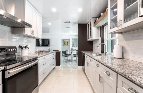 Lighthouse Point House | Luxurious 3-Bedroom Home with Heated Pool