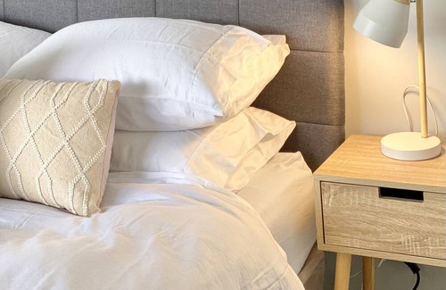 Hawthorn Apartment | Beautiful 2BR Scotch-Hill retreat in leafy Hawthorn (4km to MCG, 6km to CBD)