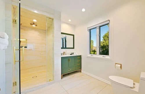 Malibu House | Spacious 7-bedroom house with WiFi, AC, fitness room in beautiful Malibu