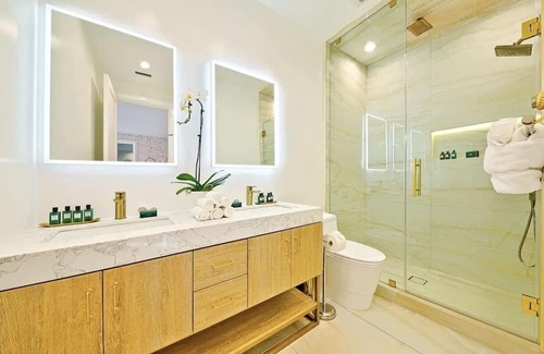 Malibu House | Spacious 7-bedroom house with WiFi, AC, fitness room in beautiful Malibu