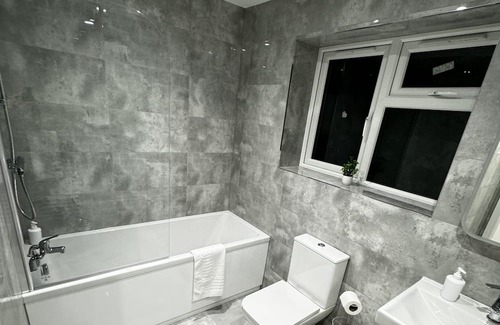 Ashford Apartment | Heathrow Convenience Haven