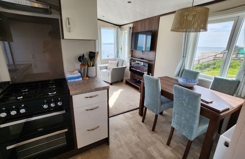 Holworth Cabin | Avon - Creek Caravan Park Ringstead - Dog Friendly