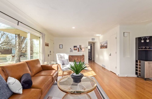 Littleton House | 1958 Chic Mid-Mod -- 3BR 2BA Eco-Friendly w/2 Outdoor Spaces