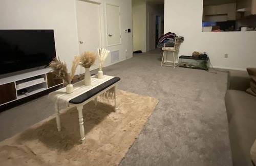 Palm Springs Apartment | 1 bedroom full access apartment -5 min from the strip