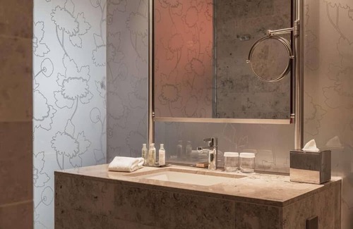 The Hague Center House | Unwind and Indulge In Our Oasis! Pet-friendly Property!