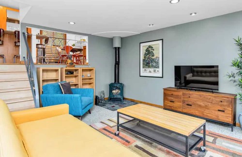 Cedar-Isles-Dean House | Uptown mpls 4-bedroom house near lakes and downtown mpls!