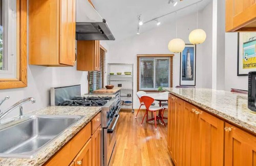 Cedar-Isles-Dean House | Uptown mpls 4-bedroom house near lakes and downtown mpls!
