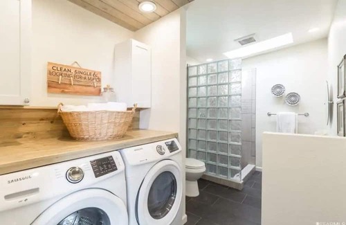 Paradise Valley House | Luxury 6 Bd/4 Ba Retreat house with Outdoor Jacuzzi Near San Francisco/SFO