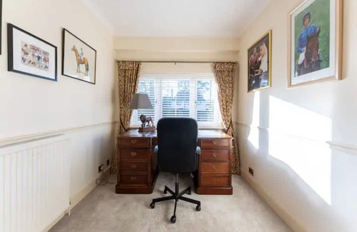 Ferndown House | Pass the Keys | Amazing Spacious Home/Golf Course