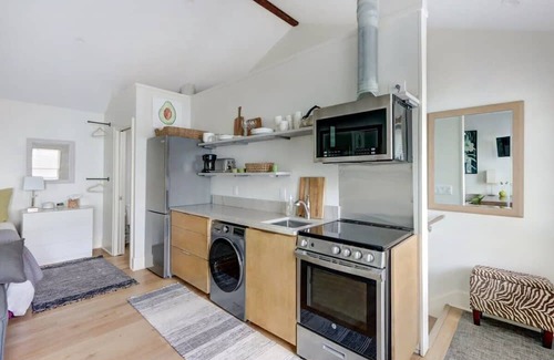 Kayton - Frazier Area Apartment | The Nest on Duffy Lane, Fresh | Modern | Parking