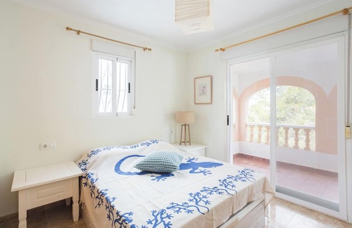 La Font d'en Carros Apartment | Apartment 'Maison Oliva 2' with Mountain View, Shared Pool and Wi-Fi