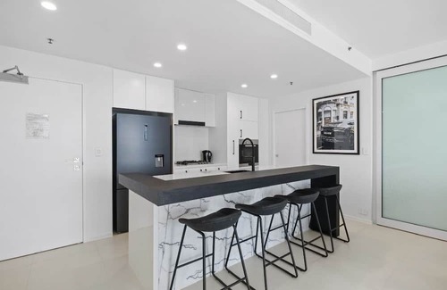 Broadbeach Apartment | Luxury Broadbeach Apartment with Ocean Views