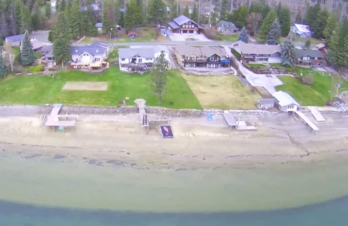 Sandpoint House | Quiet secluded waterfront home.