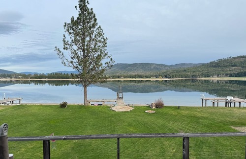 Sandpoint House | Quiet secluded waterfront home.