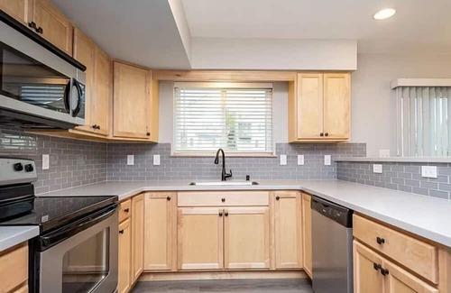 Lincoln House | Cozy in Coralville