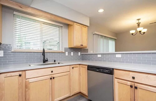 Lincoln House | Cozy in Coralville