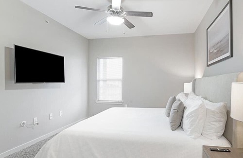 Brooks City Base Apartment | Landing at The Anderson at Brooks - 1 Bedroom in Stinson Airport Vicinity