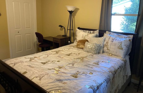 Ellettsville House | Charming 3-bedroom house in Ellettsville w/ Fiber internet & backyard fire pit