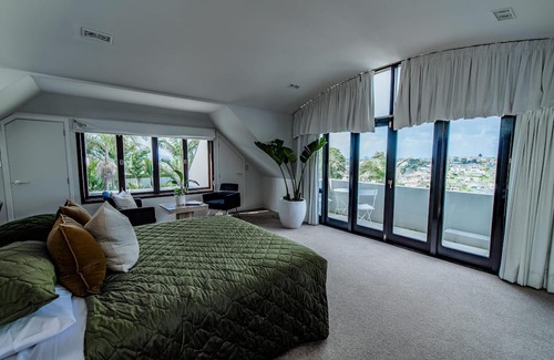 Remuera House | Premier and Roomy 4BR Holiday Home in Auckland