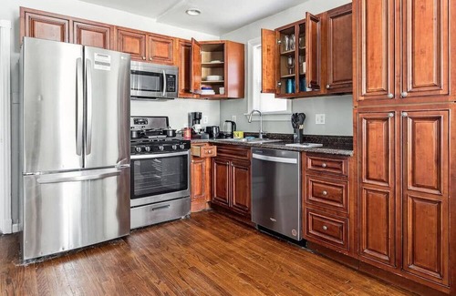 West Hyattsville House | Charming Hyattsville Home Near DC