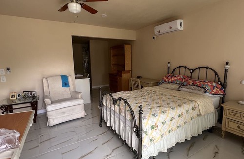 Briarforest Apartment | Cozy vintage Guesthouse in the middle of Houston, equipped kitchen included!