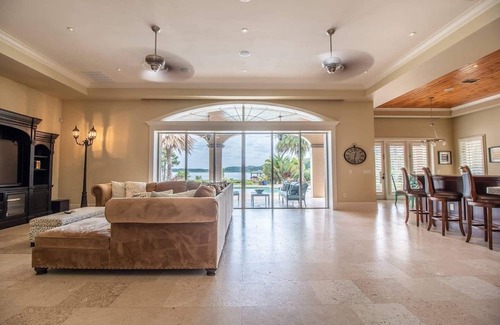 Florida Central Atlantic Coast House | LakeFront Pool Mansion 12 min from Disney!