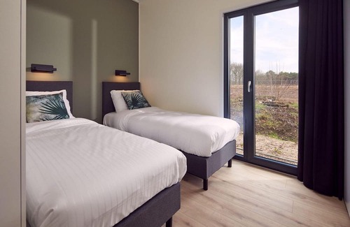 Lattrop House | The Amalia 4 Eco is a luxurious holiday home with a private sauna, a spacious living room, open kitchen, two bedrooms and a spacious patio.