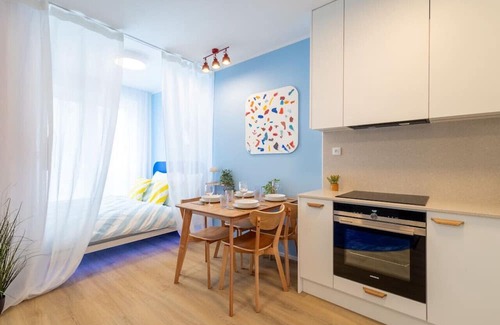 Holesovice Apartment | Colorful Apartment Balcony Free Parking