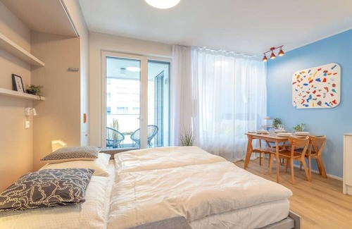 Holesovice Apartment | Colorful Apartment Balcony Free Parking