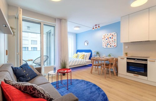 Holesovice Apartment | Colorful Apartment Balcony Free Parking