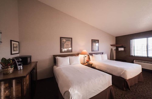 St. Joseph House | Deluxe 2 Double, Stoney Creek St. Joseph, Wild West Charm | 4 Units