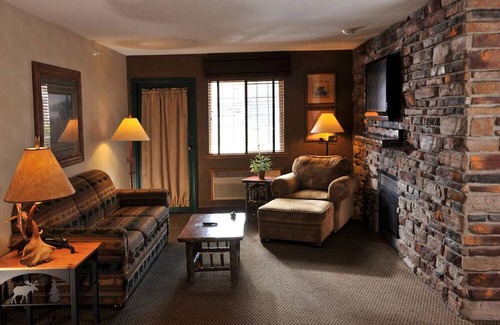 St. Joseph House | Rustic Ambiance Close to Nature - Immersive Comforts Await | 3 Units