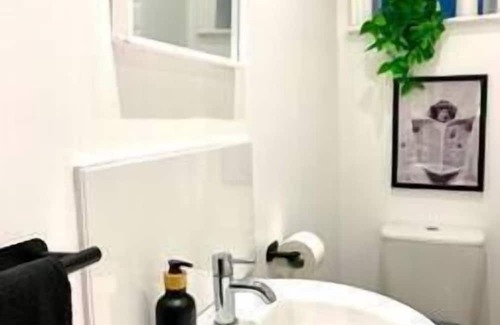 Portsmouth Apartment | Elegant 3 bedroom flat with parking