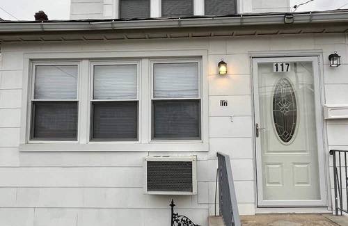Elmont Apartment | 2 Bedroom Apartment, Near to Belmont race track and UBS