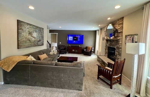 Orchard Park House | BUFFALO SUBURB ESTATE to witness "ONCE IN A LIFETIME SOLOR ECLIPSE OF THE SUN"