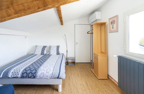 Yzosse House | Charming and spacious detached house with private terrace, private garden and Wi-Fi.