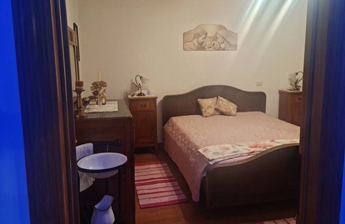 Panicale House | Holiday Home 'Casa Vacanza La Quercia A Panicale' with Shared Pool, Wi-Fi and Air Conditioning