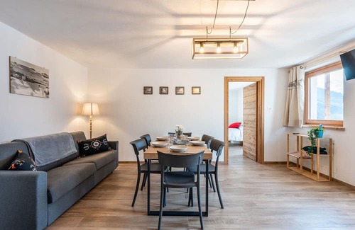 Prali Apartment | Beautiful apartment for 6 guests with WIFI, TV, balcony and parking
