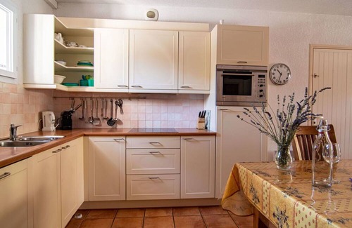 Nans-les-Pins Apartment | Cosy apartment for 6 guests with pool, WIFI, TV, terrace and parking