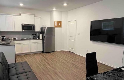 Leander Apartment | Modern, 1 BR private suite with kitchen