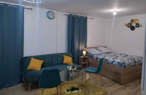 Conflans-Sainte-Honorine Apartment | Homerez - Studio for 3 ppl. with garden and terrace at Conflans-Sainte-Honorine