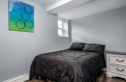 East Bayside Apartment | Close to Portland Old Port Apt | Sleeps 4