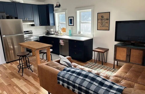 Hilltop House | Cozy M Street Carriage House