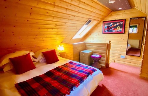 Central Aberdeen Cottage | The Old Coal Shed, Quirky, Unique, Historic, Romantic, Cosy , By The Beach