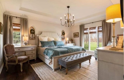Buechel House | Welcome PGA Guests! Luxurious, Clean & Comfy! Playground for the kids, firepit
