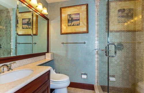 Birch Park Finger Streets House | Barefoot to Ocean. Accommodates 6 to 8. Walk to Shopping & Restaurants. Pool