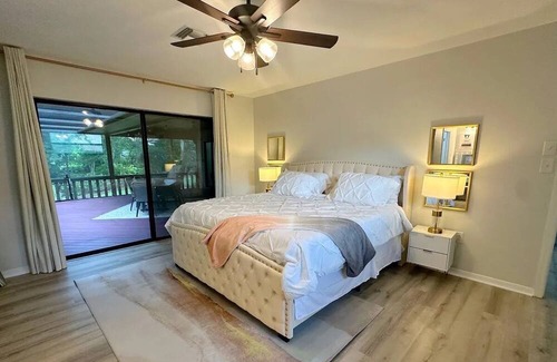 Eustis Villa | Luxury Villa by Downtown Mt Dora