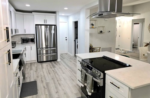 Eustis Villa | Luxury Villa by Downtown Mt Dora